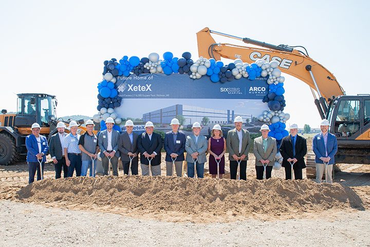 ARCO/Murray and XeteX Celebrate the Groundbreaking of the New 116,000 SF HVAC Manufacturing Facility in Wisconsin - Project Team Posing